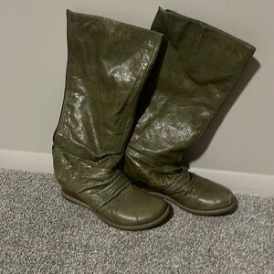 Women’s green leather boots